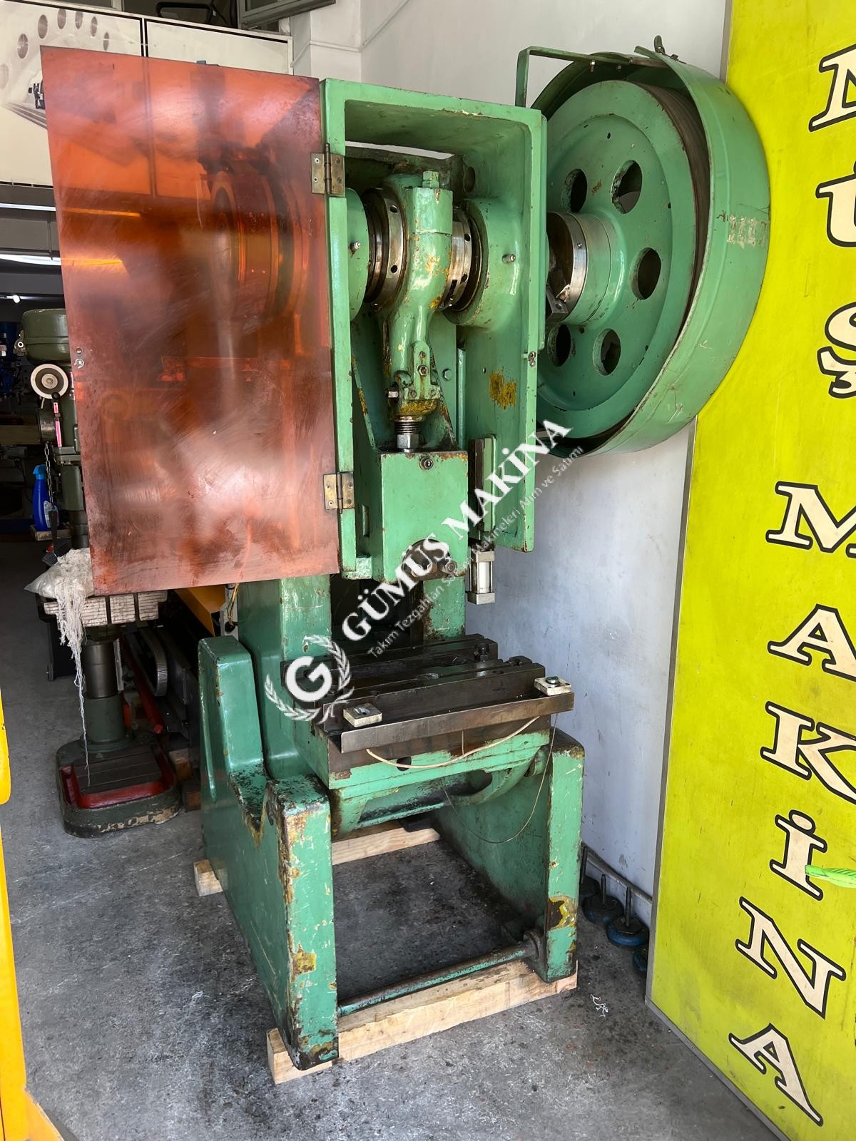 60 Ton Yatar Gövdeli Eksantrik Pres